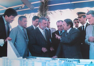 Le Président Bouteflika pose la 1ere Pierre  à Oran